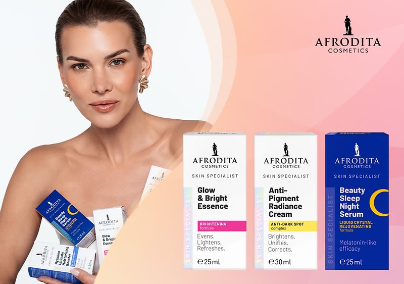 Ženska s kozmetičnimi izdelki Afrodita Cosmetics v embalaži Glow & Bright, Anti-Pigment, Beauty Sleep