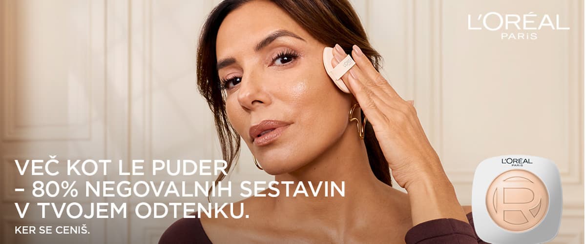 Ženska nanaša puder s penasto gobico obrazu reklamni izdelek L'Oréal Paris