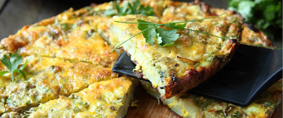 Paradižnikova enolončnica z lečo, ohrovtom in kurkumo