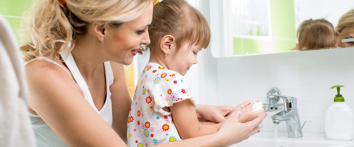 Čiste roke - kako naučiti otroka, da umivanje rok postane rutina? 
