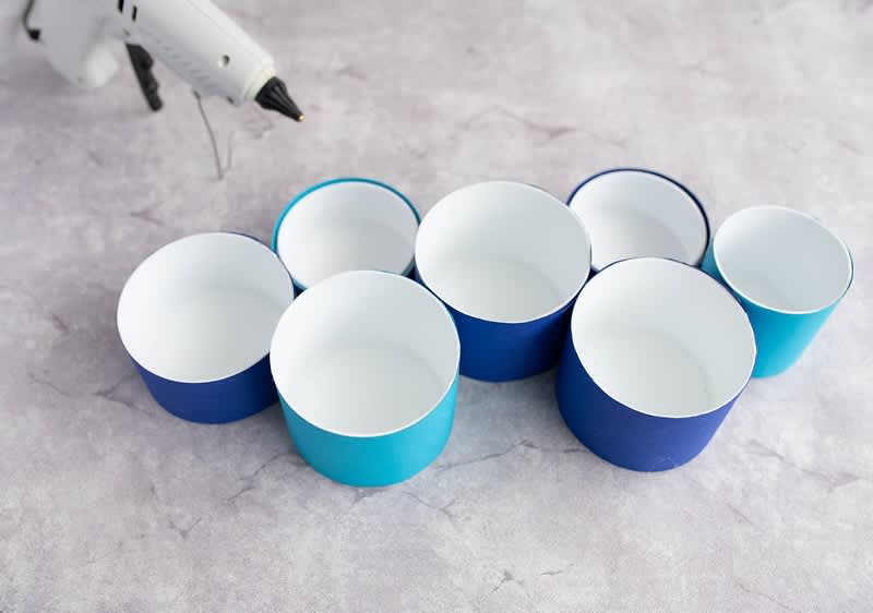 Posodice zlepite eno ob drugo