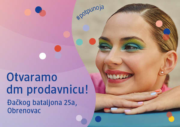 Slika koja prikazuje najavu otvaranja dm prodavnice u Obrenovcu na adresi Đačkog bataljona 25a