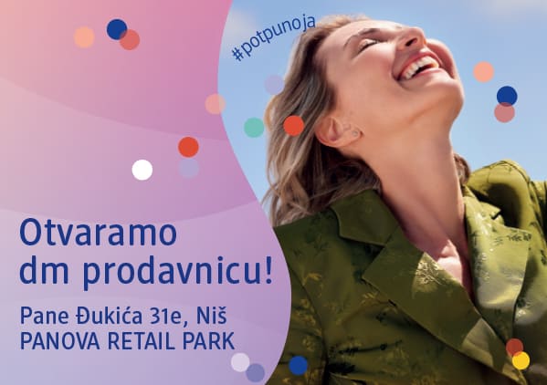 Slika koja prikazuje nasmejanu ženu i tekst otvaramo dm prodavnicu u Nišu na Panova Retail Parku