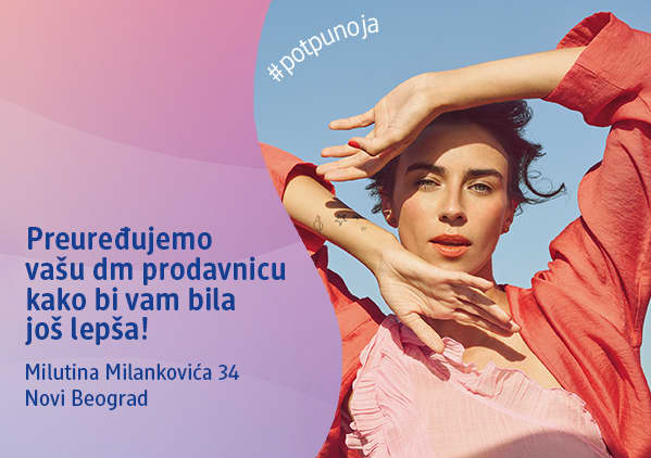 Slika koja prikazuje nasmejanu ženu sa šarenom šminkom i tekstom o preuređenju dm prodavnice