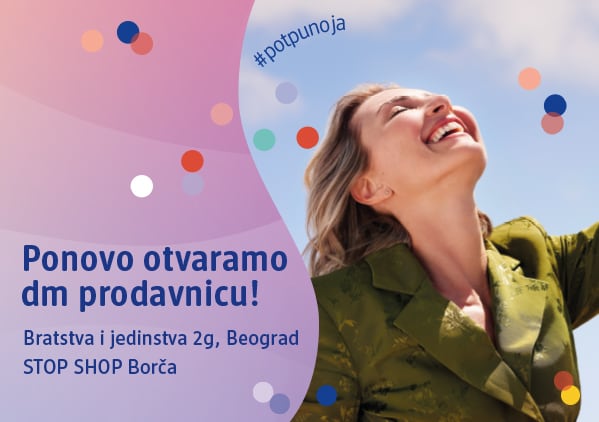 Slika koja prikazuje nasmejanu ženu pored teksta o ponovnom otvaranju dm prodavnice u Beogradu