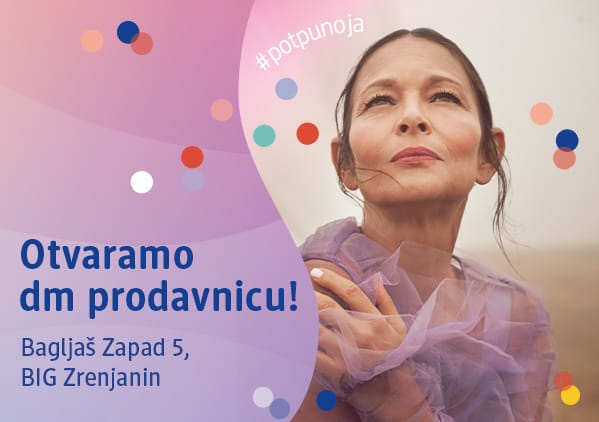 Slika koja prikazuje ženu u ljubičastoj providnoj odeći sa natpisom otvaramo dm prodavnicu i adresom Bagljaš Zapad 5 BIG Zrenjanin