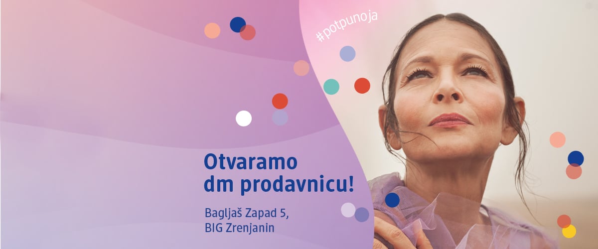 Slika koja prikazuje ženu u promotivnom posteru uz tekst otvaramo dm prodavnicu