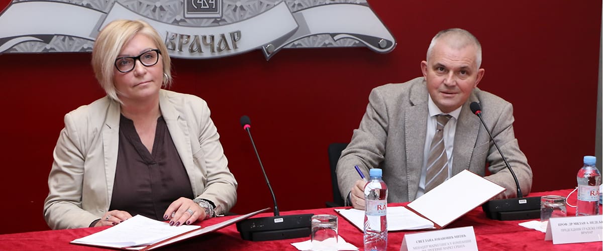 Donacija pametnih klupa opštini Vračar