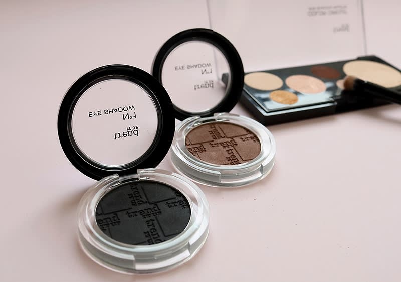 3.	korak: senke za oči u nežnim smeđim tonovima  