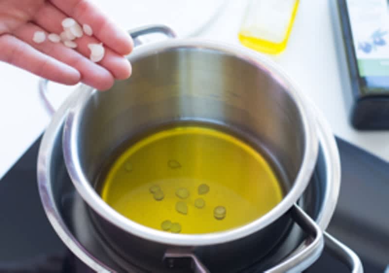 Butter und Öl mischen