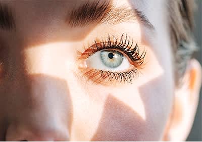 Frauenaugen mit langen Wimpern