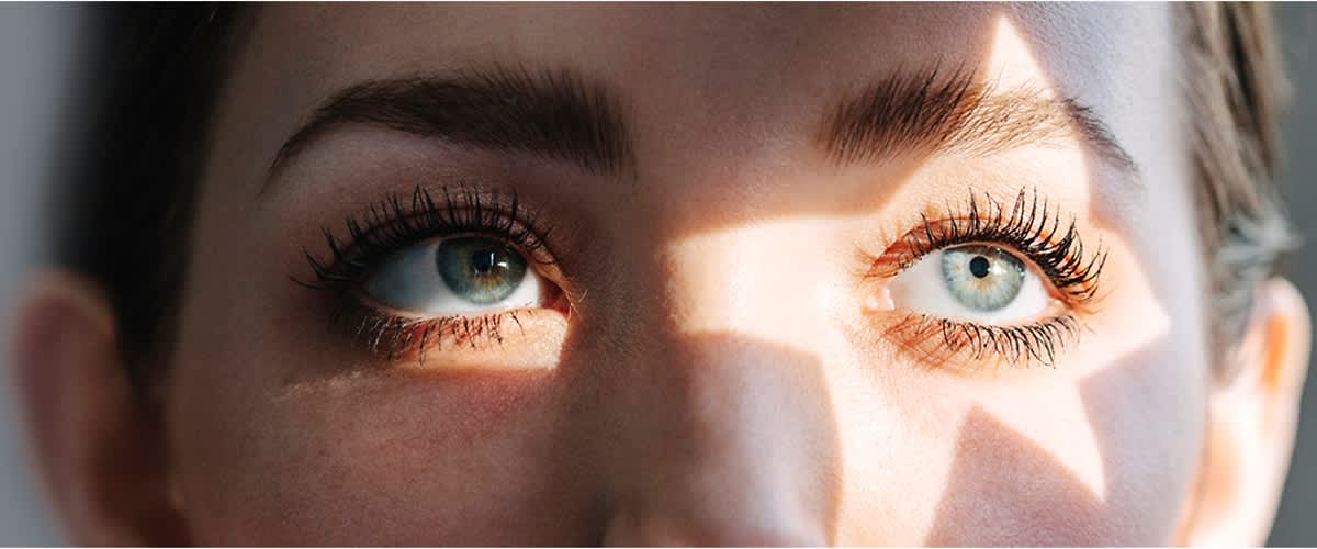 Frauenaugen mit langen Wimpern