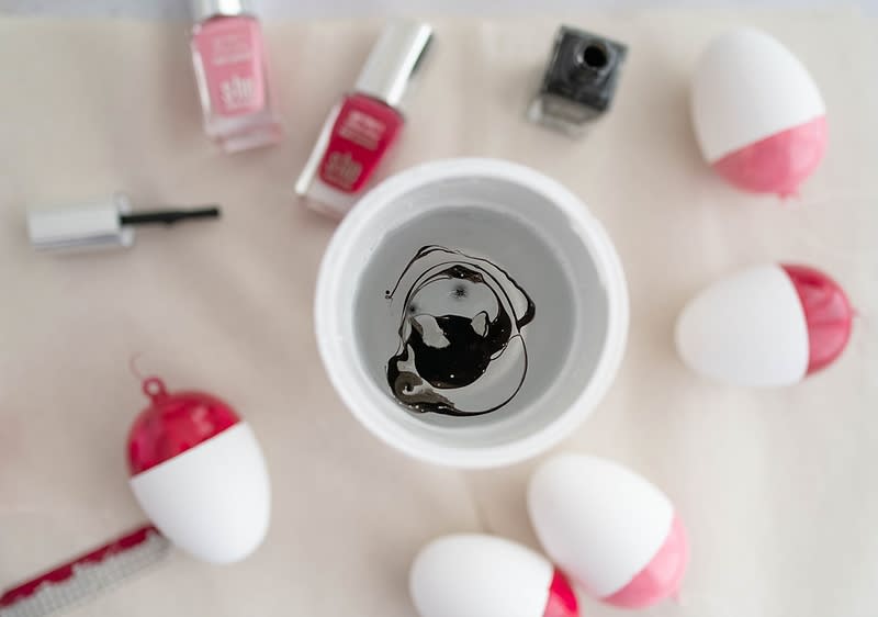 Muster mit Nagellack gezeichnet