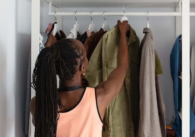 Ordnung in den Kleiderschrank bringen