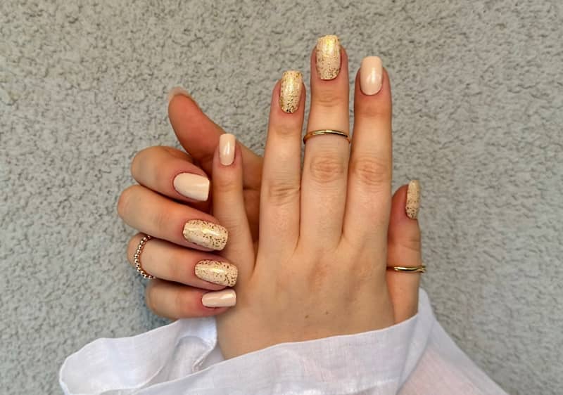 Nagelfolie auftragen
