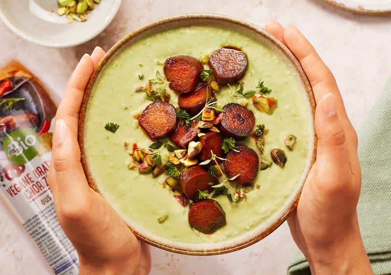 Supa od pistaća sa veganskim čorizom 