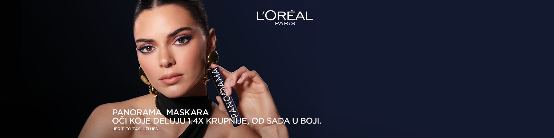 Slika koja prikazuje ženu koja drži tubu Panorama maskare L'Oréal Paris ključna reč panorama maskara