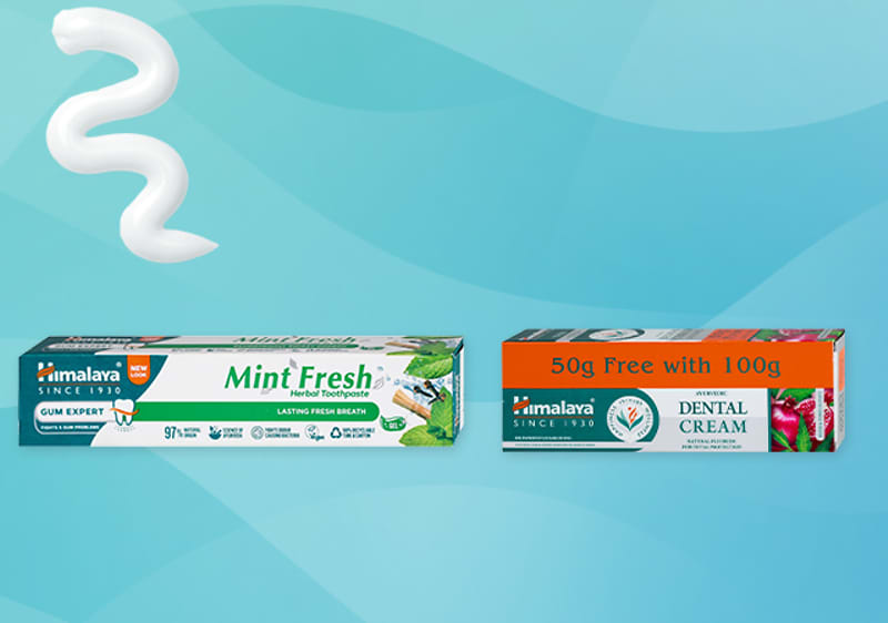 Slika koja prikazuje dve kutije paste za zube Himalaya Mint Fresh i Dental Cream sa iscrtanim belim tragom paste