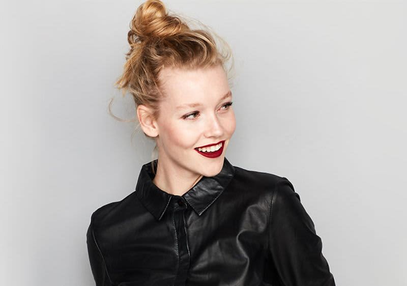 trend IT UP: Model mit einem roten Lippenstift