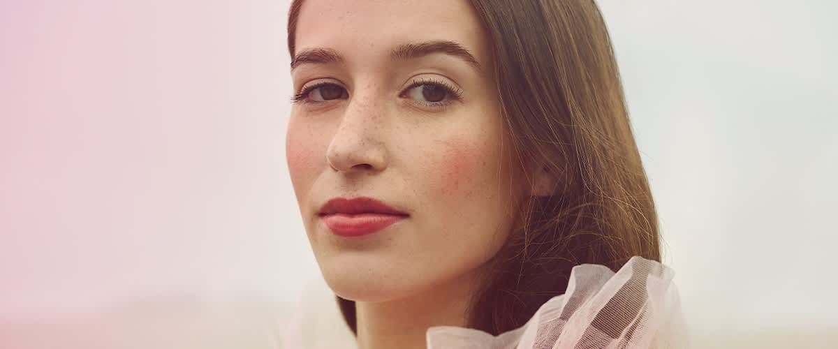 trend IT UP: Model mit einem roten Lippenstift