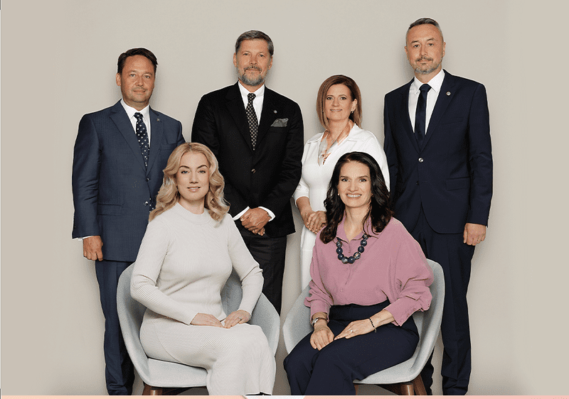 Im Bild: Die Geschäftsleitung von dm in der Slowakei