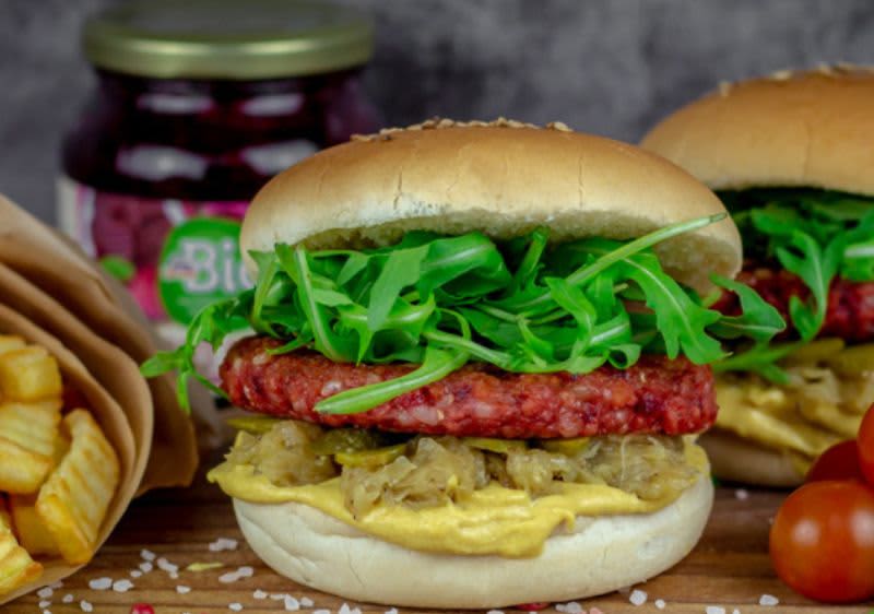 Посен бургер со хумус и рукола 