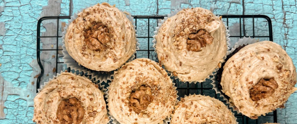 Чоколадни мафини со рум и ореви