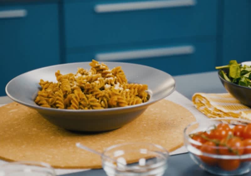 Тестенини од леќа со песто