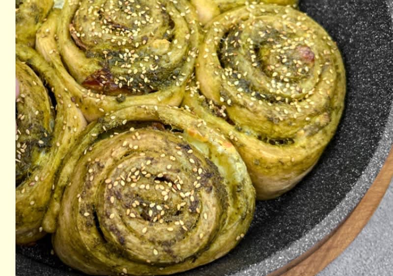 Ролована погача со песто