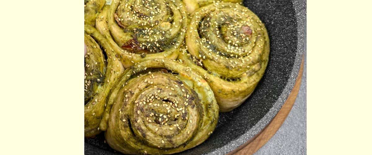 Ролована погача со песто