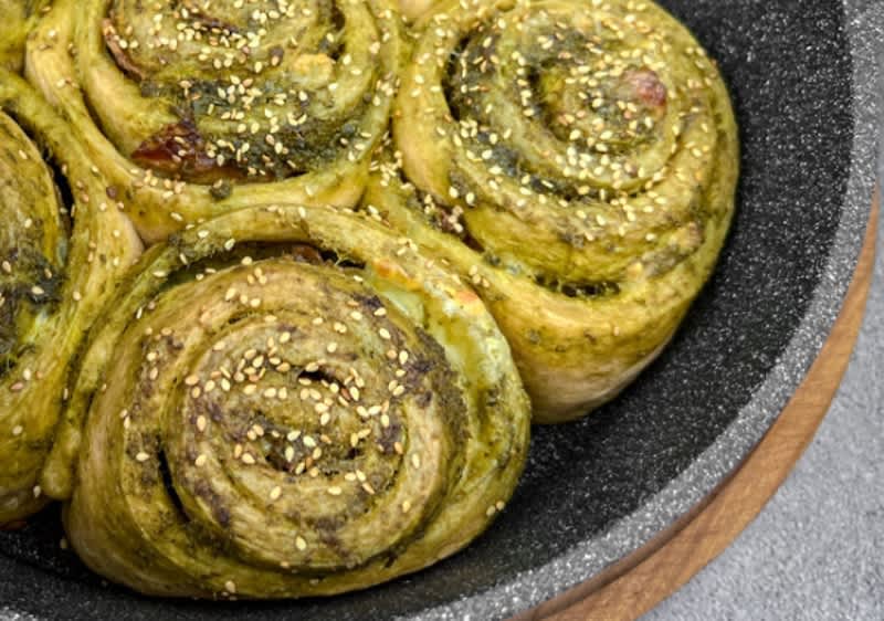 Ролована погача со песто