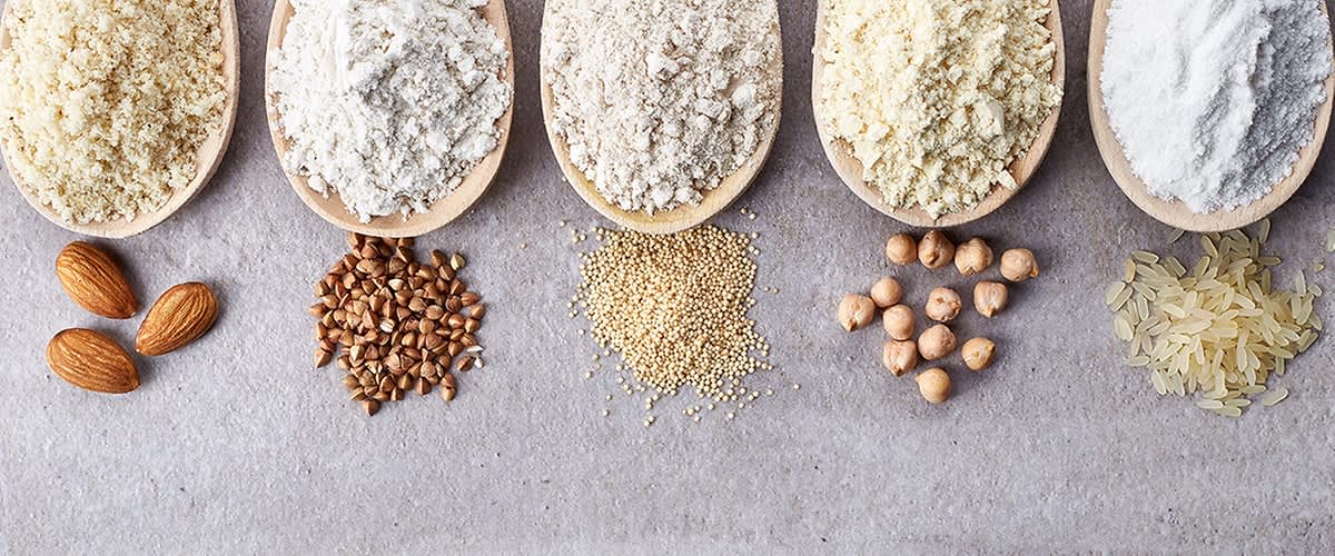 Löffel mit verschiedene Getreidearten