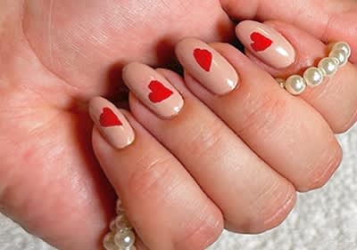 Naegel mit Herz Nagellack