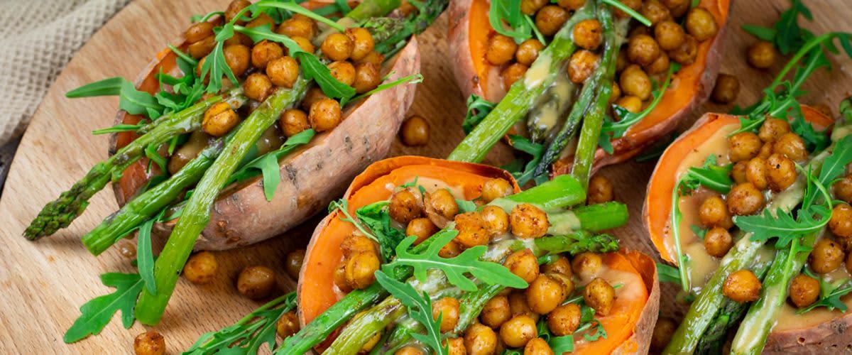 Сладок компир со зачинета леблебија