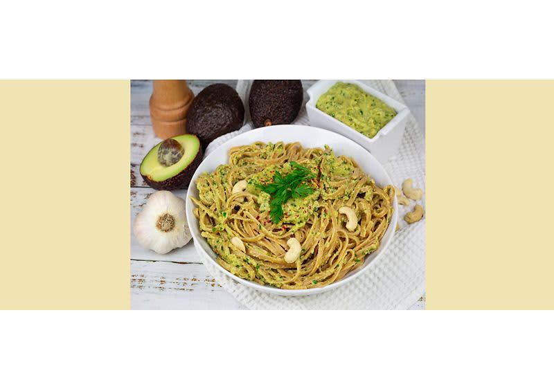 ЛИНГВИНИ СО ПЕСТО ОД ИНДИСКИ ОРЕВИ И АВОКАДО