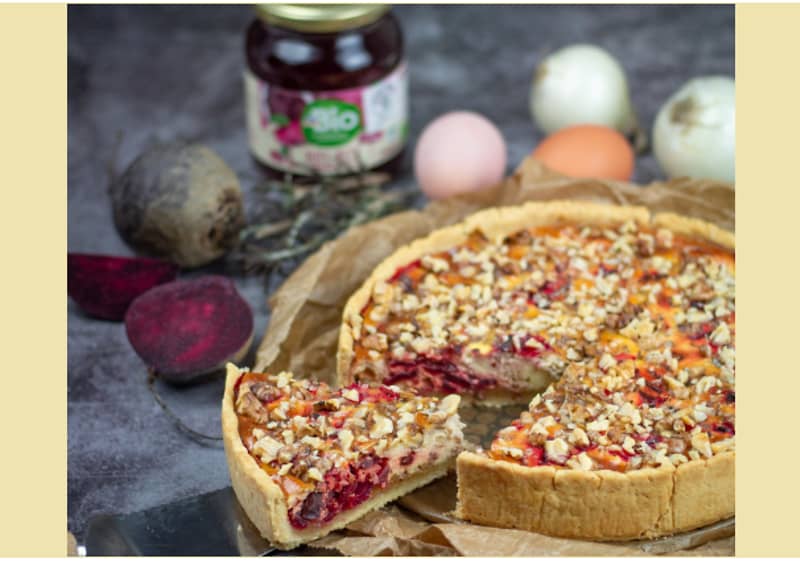 СОЛЕН ТАРТ СО ЦВЕКЛО, КАРАМЕЛИЗИРАН КРОМИД И КОЗЈО СИРЕЊЕ