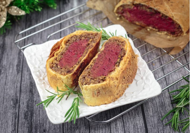 СОЛЕН ТАРТ СО ЦВЕКЛО, КАРАМЕЛИЗИРАН КРОМИД И КОЗЈО СИРЕЊЕ