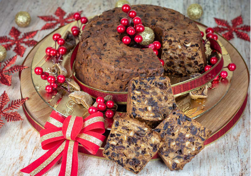 СОЛЕН ТАРТ СО ЦВЕКЛО, КАРАМЕЛИЗИРАН КРОМИД И КОЗЈО СИРЕЊЕ