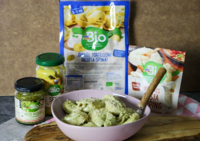 Tortelini so pesto sos