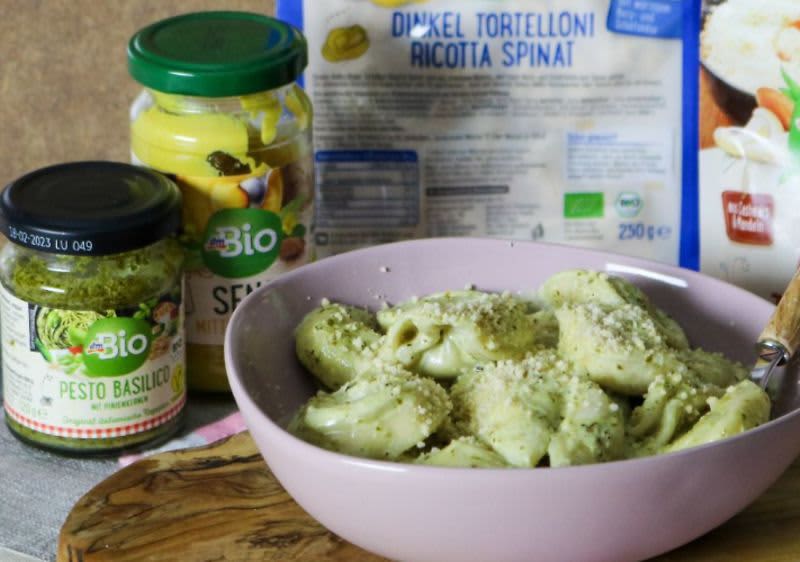 Tortelini so pesto sos