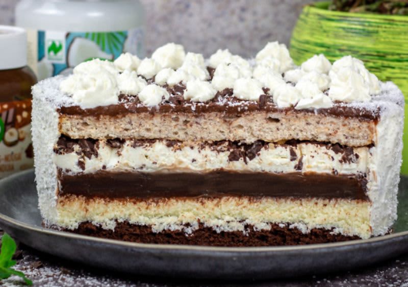 Кремаста торта со кокос